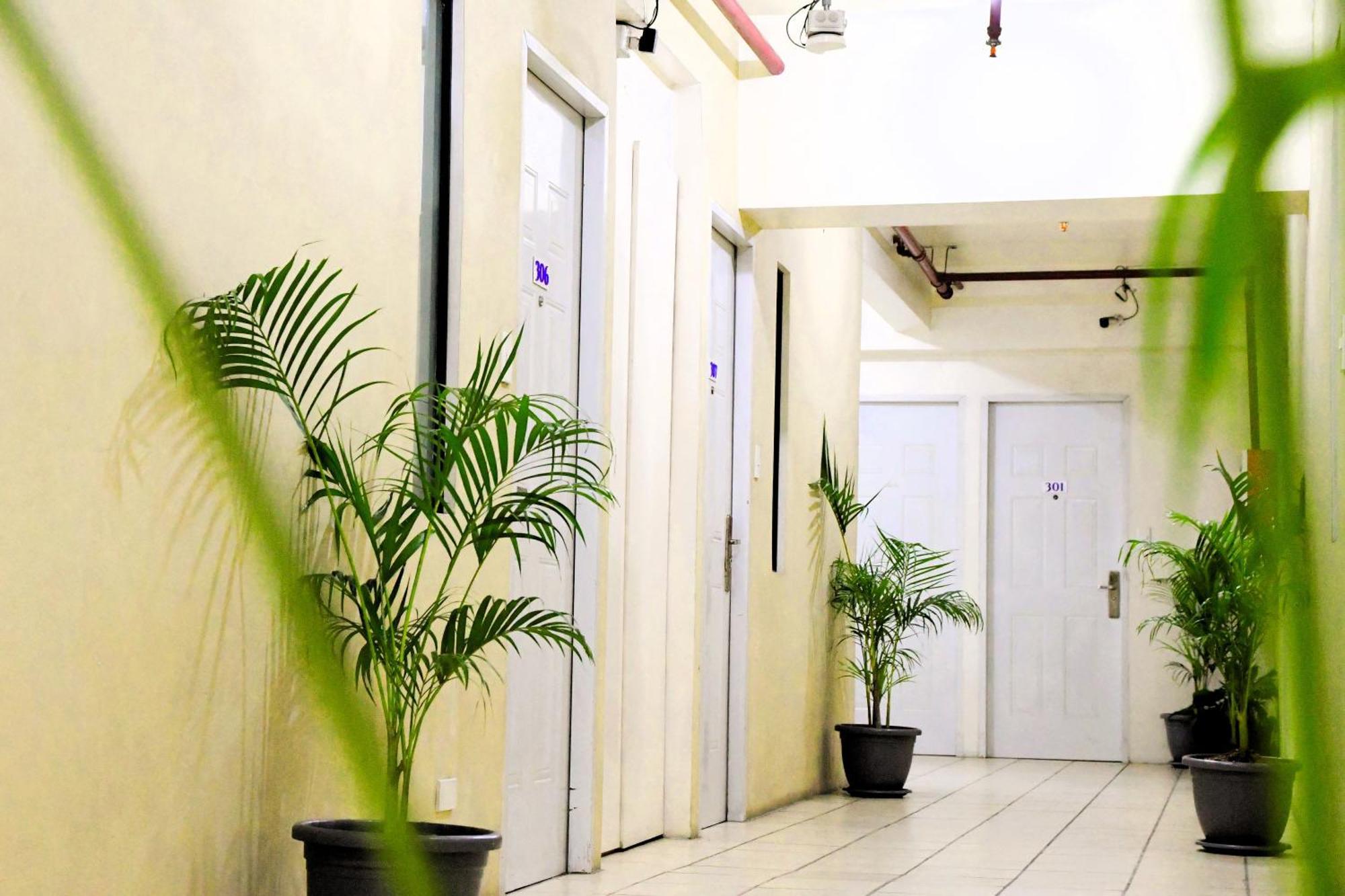 Arzo Hotel Makati Makati City Exterior photo
