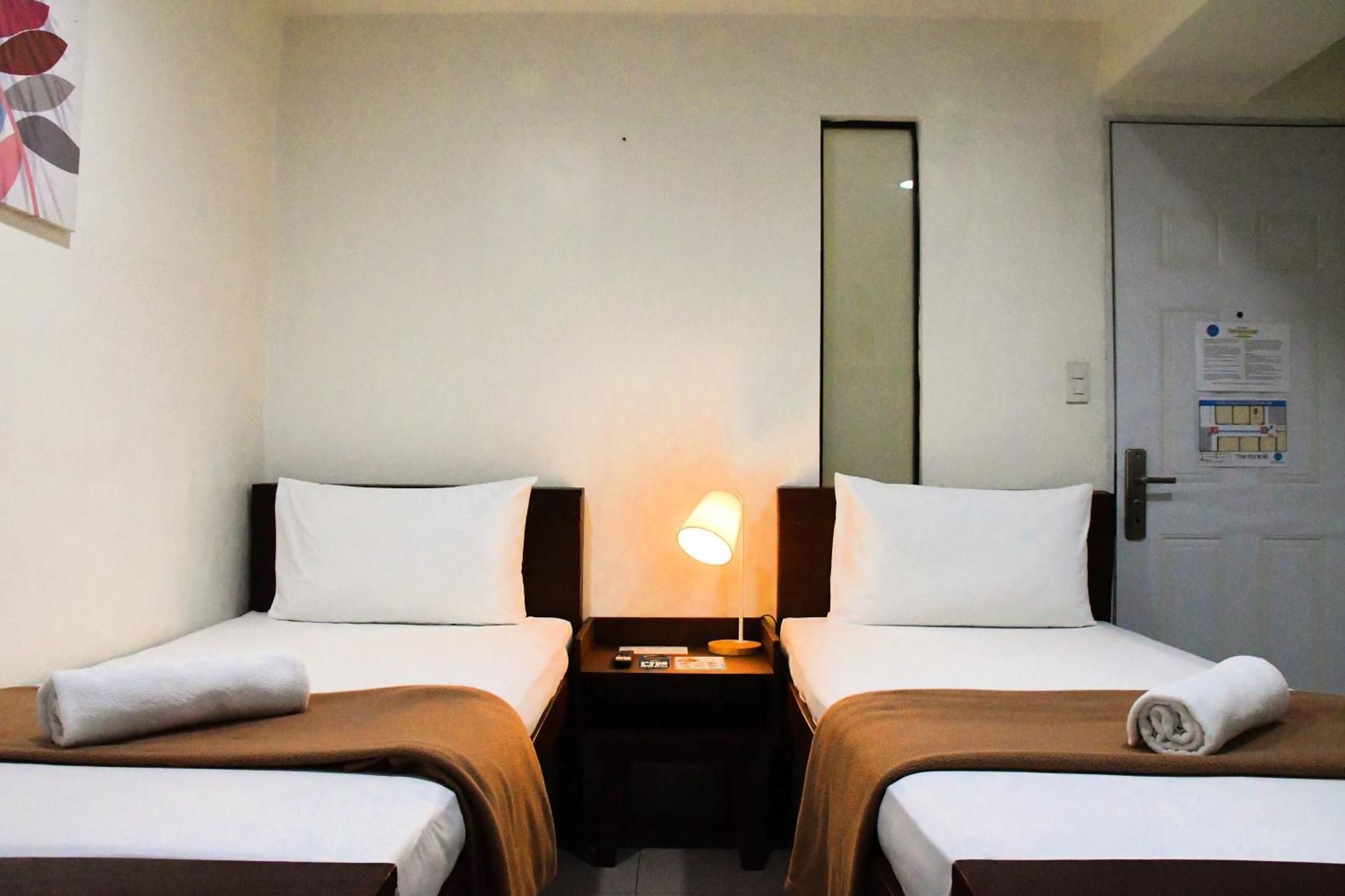 Arzo Hotel Makati Makati City Exterior photo