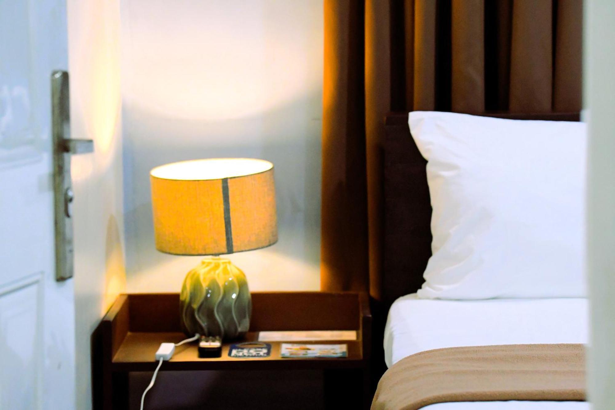 Arzo Hotel Makati Makati City Exterior photo