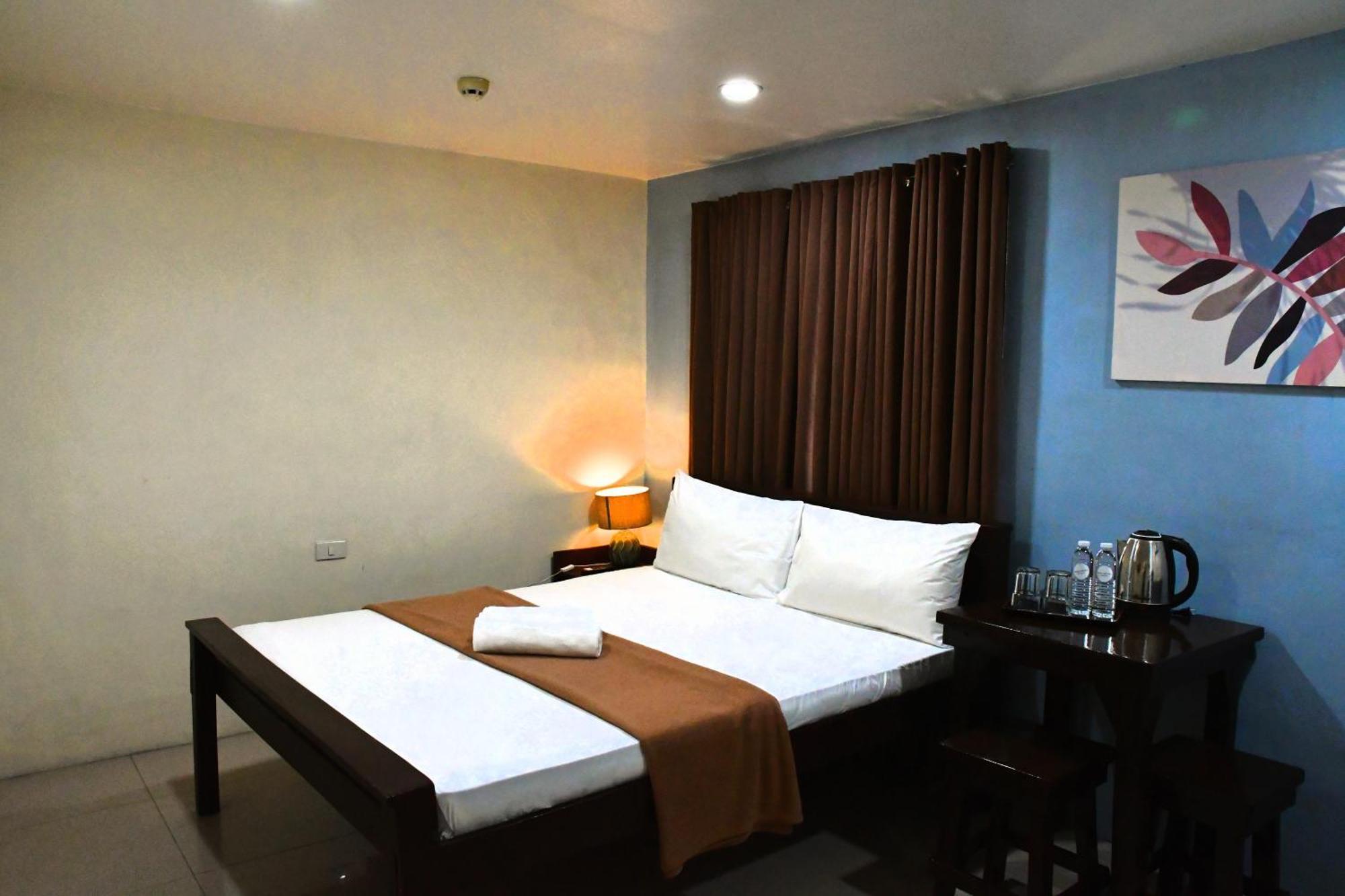 Arzo Hotel Makati Makati City Exterior photo