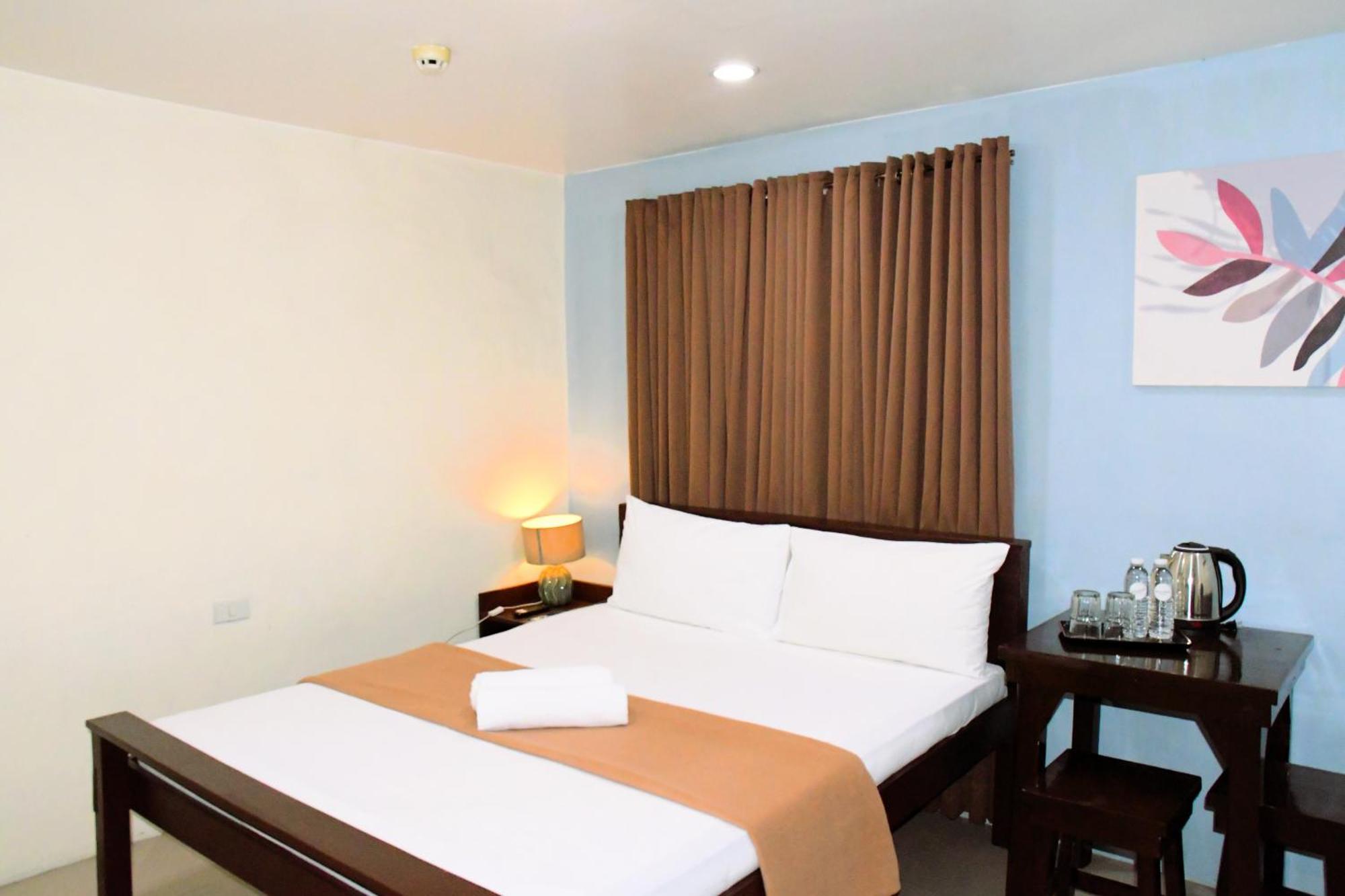 Arzo Hotel Makati Makati City Exterior photo